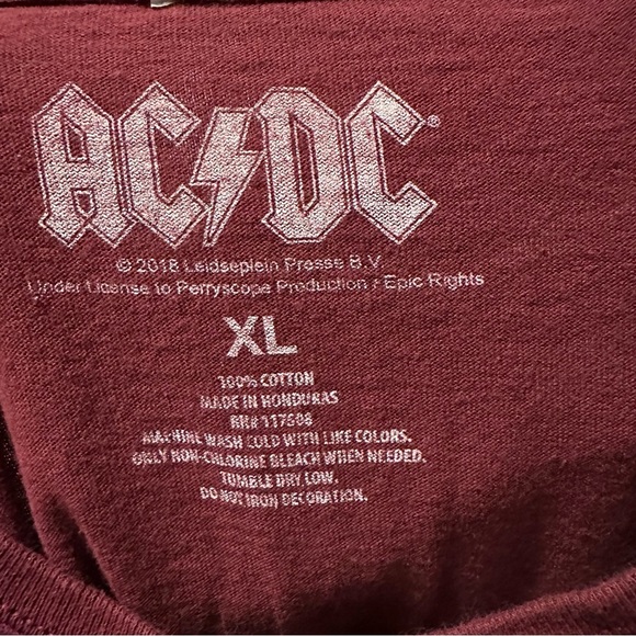 AC DC tee shirt maroon color and has been well loved with slight piling - Picture 3 of 4